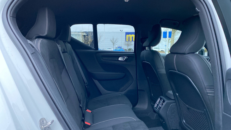 Volvo XC40 2.0 B3P Plus Black Edition 5dr Auto Petrol Estate